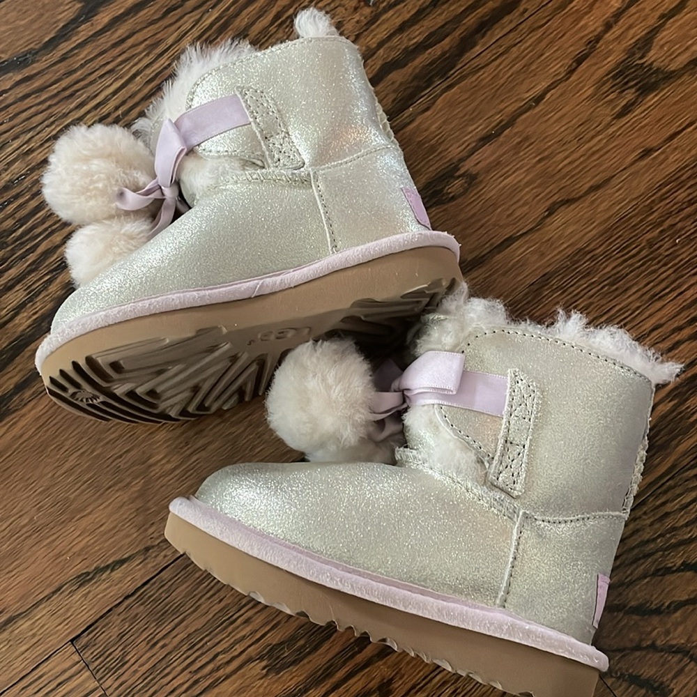 UGG- Metallic boots - Picture 3 of 3